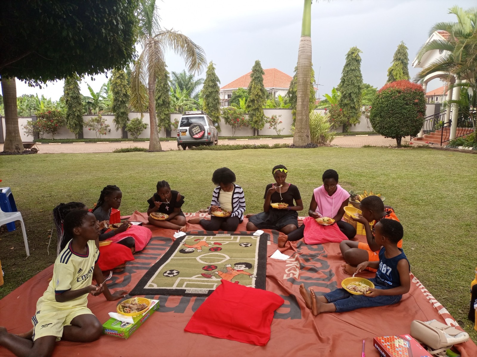 Children eating lunch in a circle