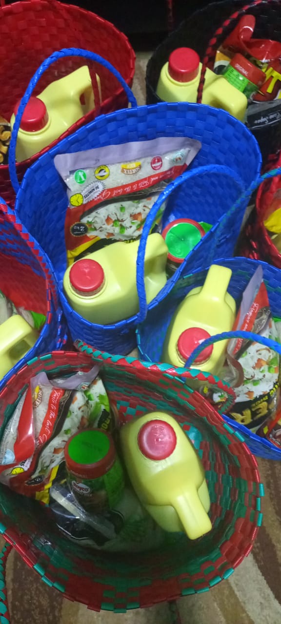 Baskets used as gift bags during thanksgiving